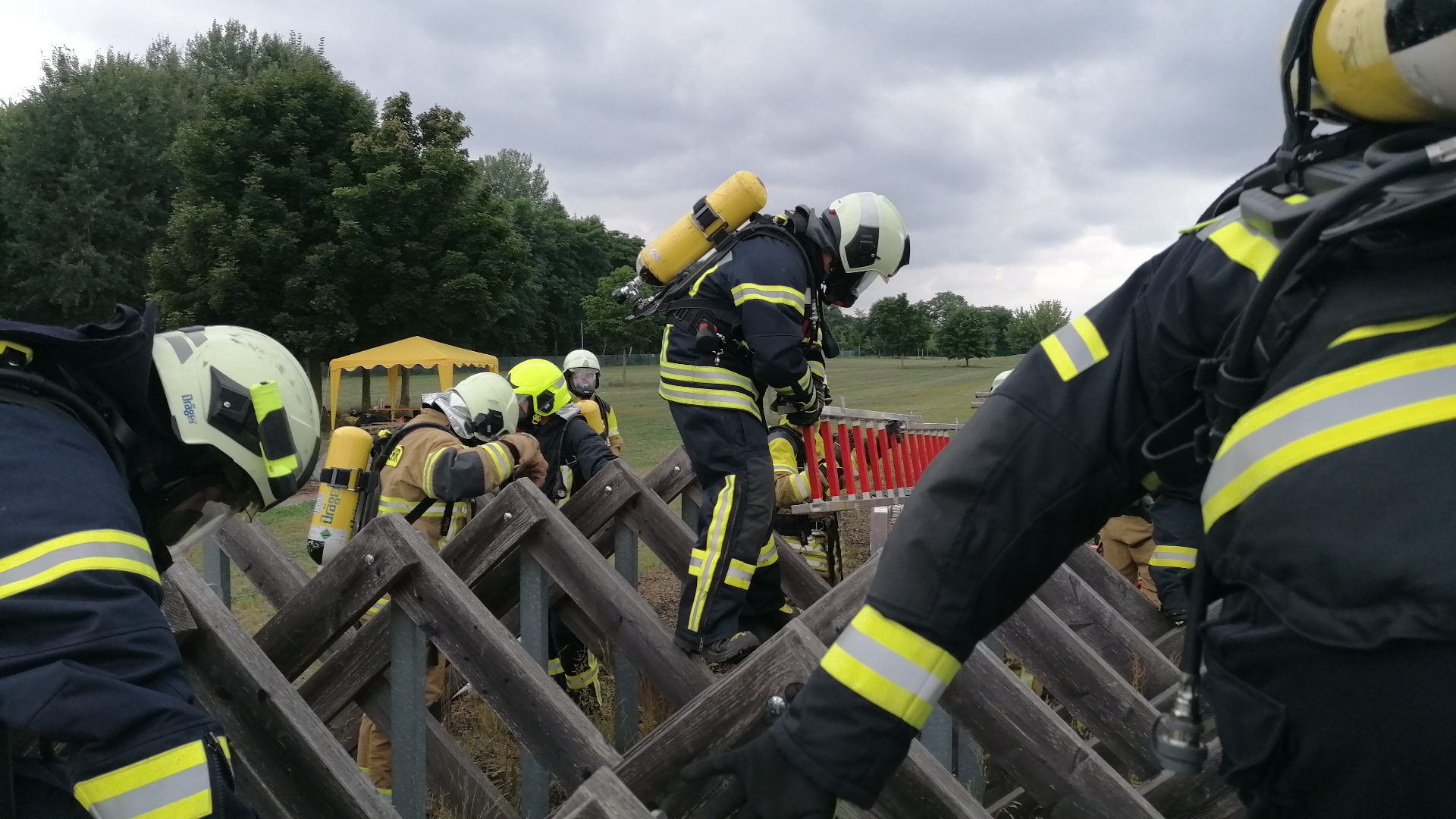 Praktische Ausbildungswoche Im Berufsfeuerwehrgrundlehrgang ...