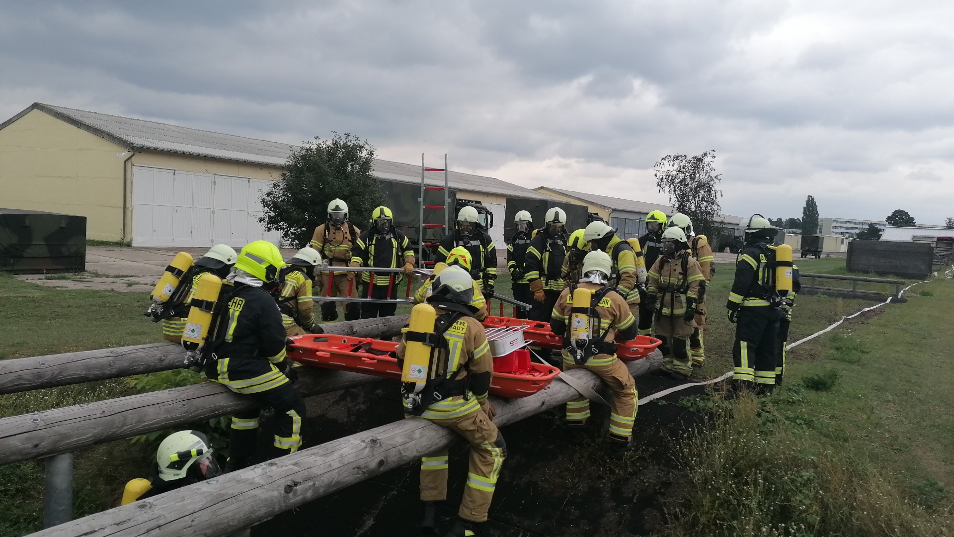 Praktische Ausbildungswoche Im Berufsfeuerwehrgrundlehrgang ...