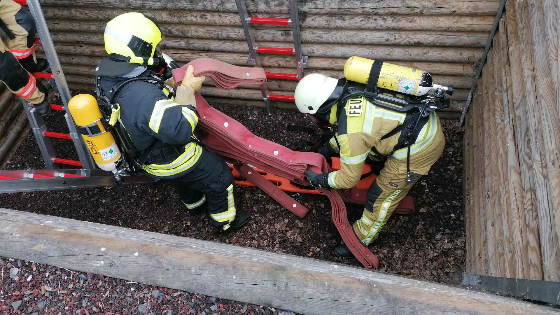 Praktische Ausbildungswoche Im Berufsfeuerwehrgrundlehrgang ...